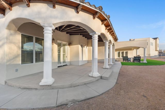 800 Salida Sandia SW, Albuquerque, NM 87105