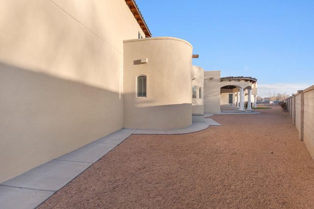 800 Salida Sandia SW, Albuquerque, NM 87105