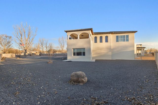 800 Salida Sandia SW, Albuquerque, NM 87105