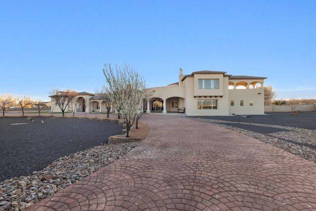 800 Salida Sandia SW, Albuquerque, NM 87105