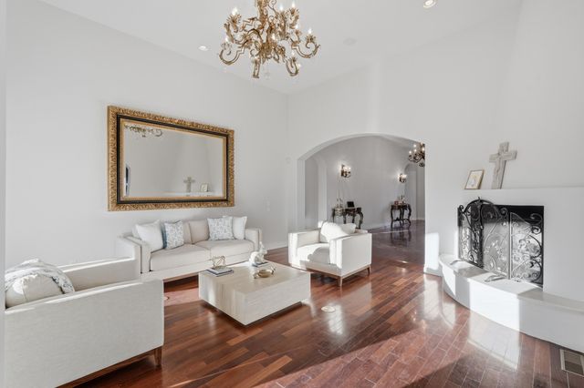 800 Salida Sandia SW, Albuquerque, NM 87105