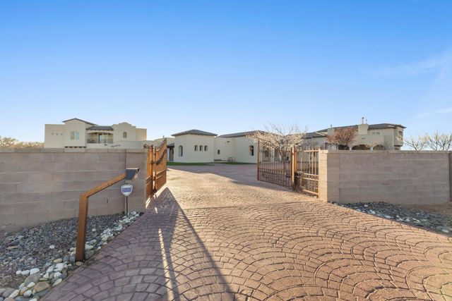800 Salida Sandia SW, Albuquerque, NM 87105
