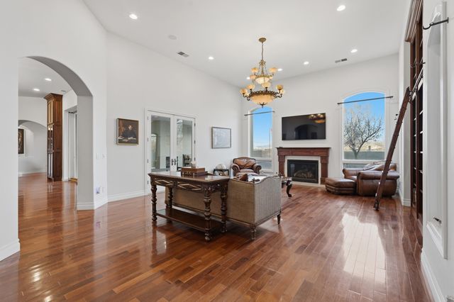 800 Salida Sandia SW, Albuquerque, NM 87105