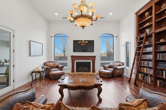 800 Salida Sandia SW, Albuquerque, NM 87105