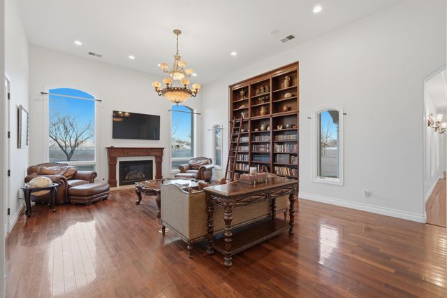 800 Salida Sandia SW, Albuquerque, NM 87105