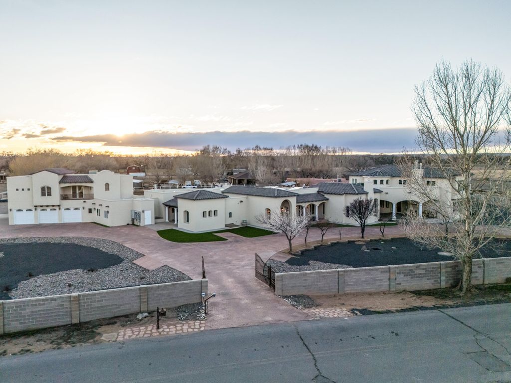 800 Salida Sandia SW, Albuquerque, NM 87105