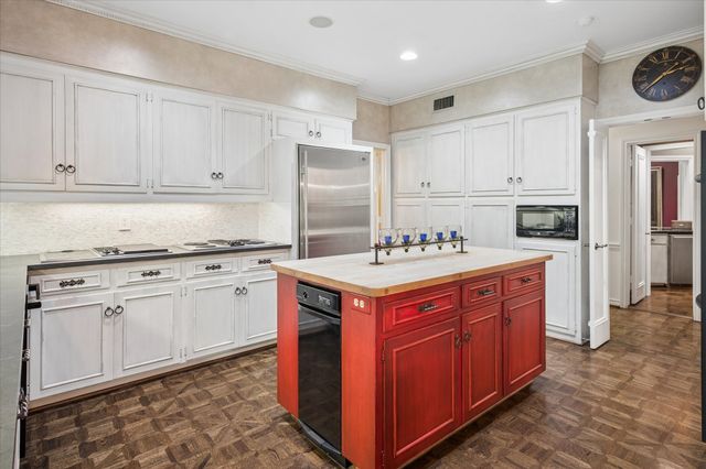 7276 Lupton Circle, Dallas, TX 75225