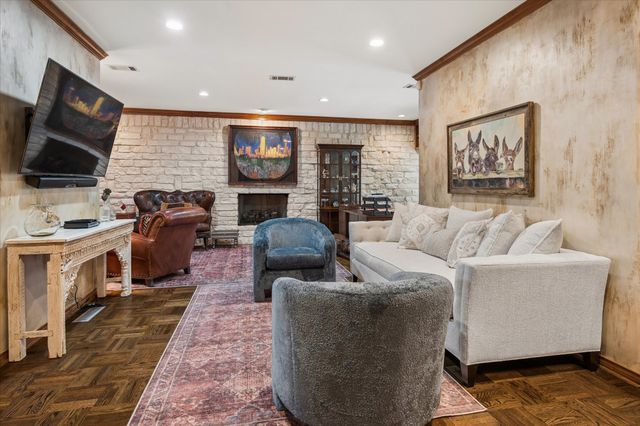 7276 Lupton Circle, Dallas, TX 75225