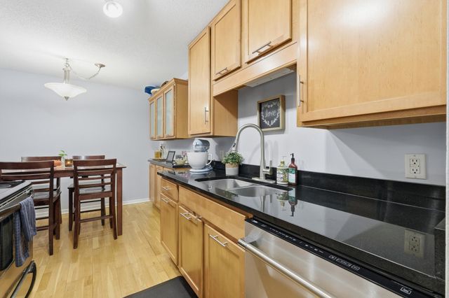 520 Ridgewood Avenue 107, Minneapolis, MN 55403