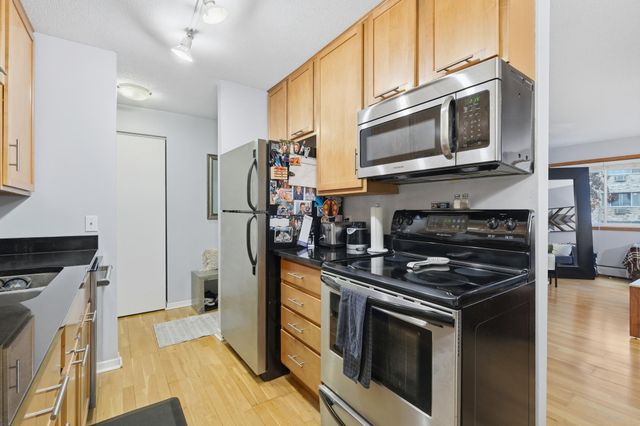 520 Ridgewood Avenue 107, Minneapolis, MN 55403