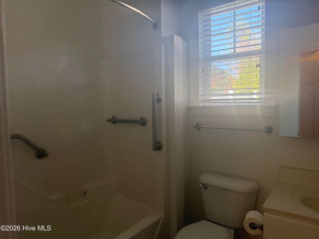 4975 N Hampton Drive SE, Boiling Spring Lakes, NC 28461