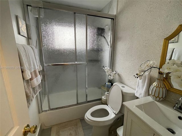 4909 NW 52nd Ct, Tamarac, FL 33319