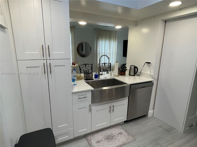 4909 NW 52nd Ct, Tamarac, FL 33319