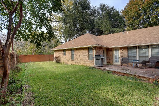 2622 Briarwood Drive, Grapevine, TX 76051