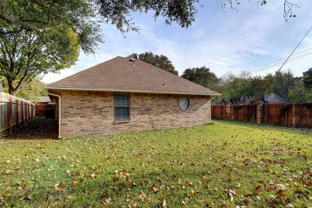 2622 Briarwood Drive, Grapevine, TX 76051