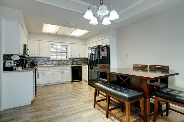 2622 Briarwood Drive, Grapevine, TX 76051