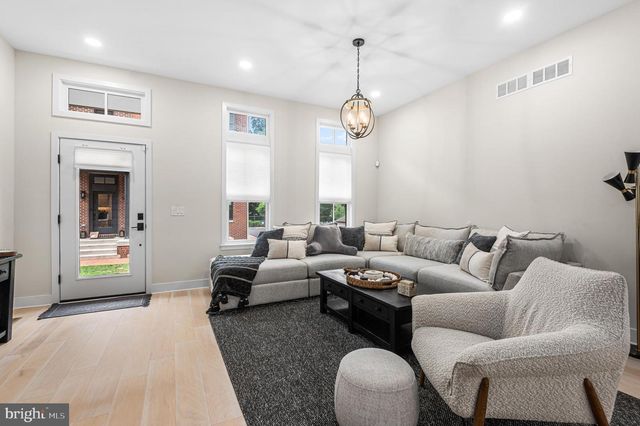 117 THORNTON LN, Newtown, PA 18940