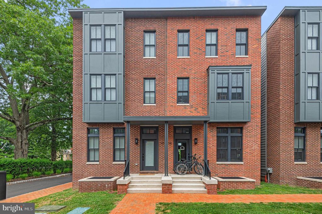 117 THORNTON LN, Newtown, PA 18940