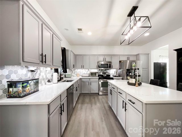 6019 Grassy Knoll Circle, Matthews, NC 28104