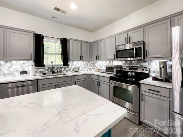 6019 Grassy Knoll Circle, Matthews, NC 28104
