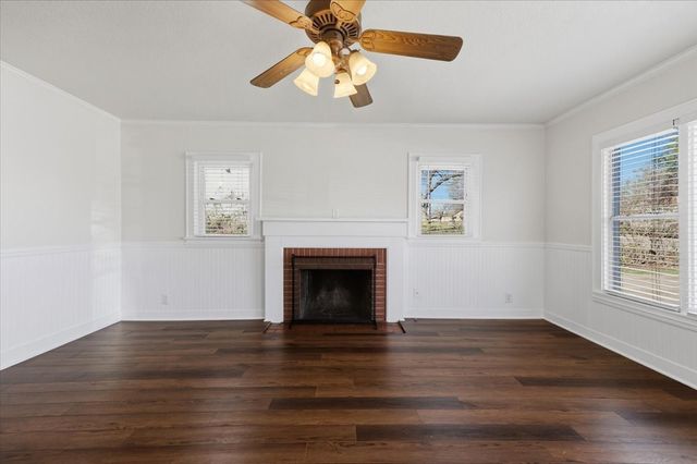 4715 White Oak Lane, River Oaks, TX 76114