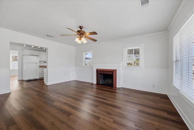 4715 White Oak Lane, River Oaks, TX 76114