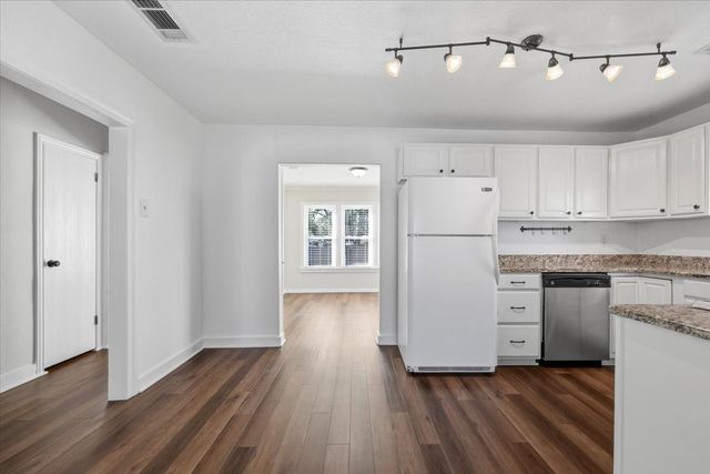 4715 White Oak Lane, River Oaks, TX 76114