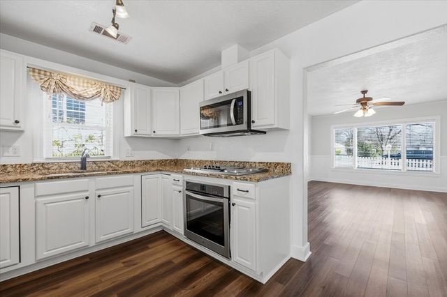 4715 White Oak Lane, River Oaks, TX 76114