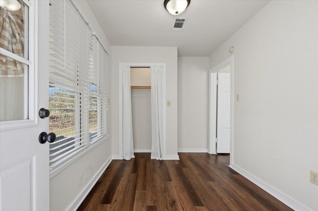 4715 White Oak Lane, River Oaks, TX 76114