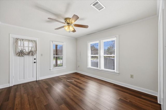 4715 White Oak Lane, River Oaks, TX 76114