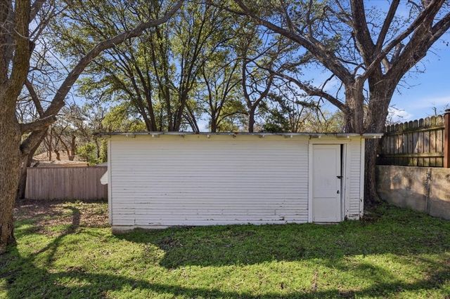 4715 White Oak Lane, River Oaks, TX 76114