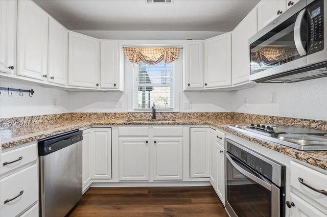 4715 White Oak Lane, River Oaks, TX 76114