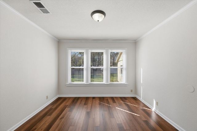 4715 White Oak Lane, River Oaks, TX 76114