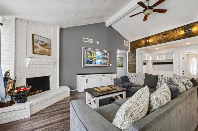 1011 Kensington Drive, Pearland, TX 77584