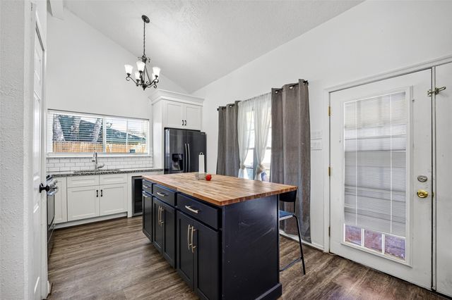 1011 Kensington Drive, Pearland, TX 77584