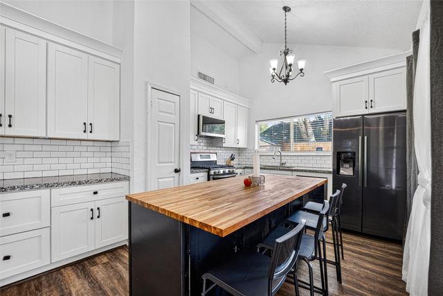 1011 Kensington Drive, Pearland, TX 77584