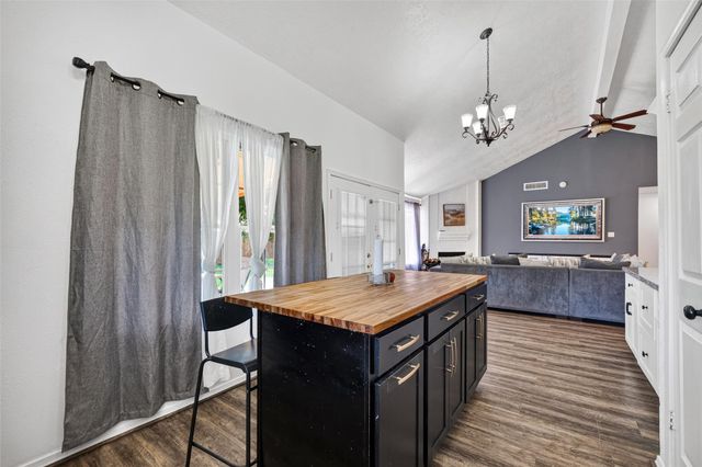 1011 Kensington Drive, Pearland, TX 77584