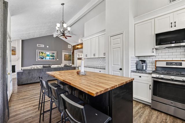 1011 Kensington Drive, Pearland, TX 77584