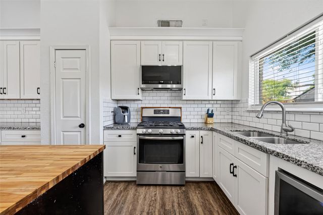 1011 Kensington Drive, Pearland, TX 77584
