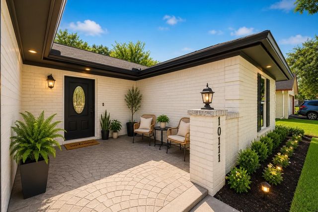 1011 Kensington Drive, Pearland, TX 77584