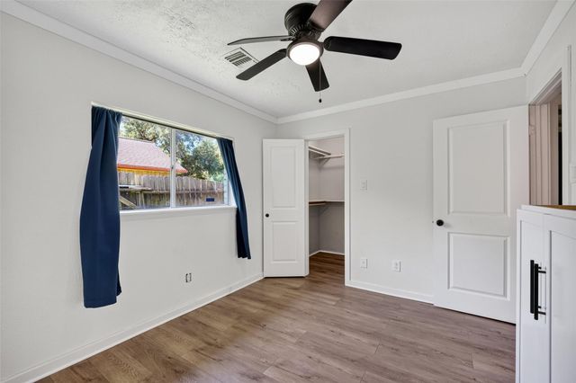 1011 Kensington Drive, Pearland, TX 77584