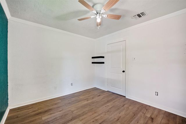 1011 Kensington Drive, Pearland, TX 77584