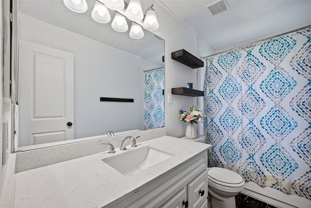 1011 Kensington Drive, Pearland, TX 77584
