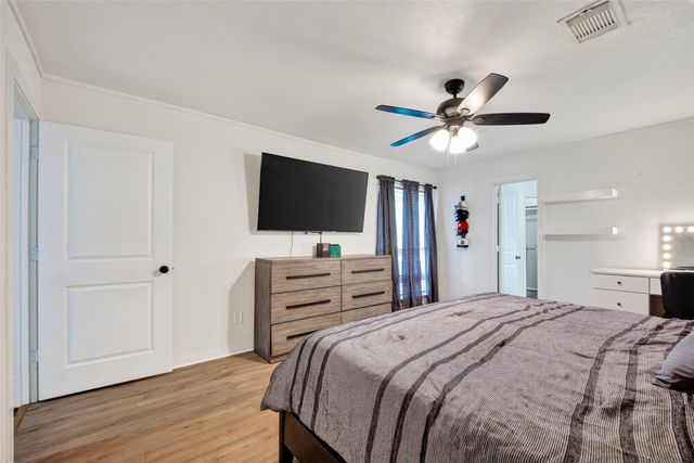 1011 Kensington Drive, Pearland, TX 77584