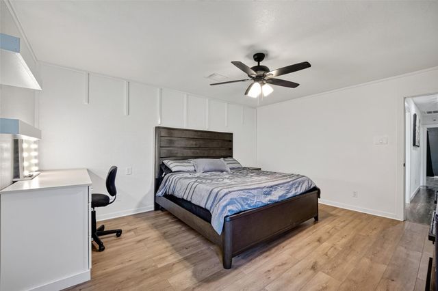 1011 Kensington Drive, Pearland, TX 77584