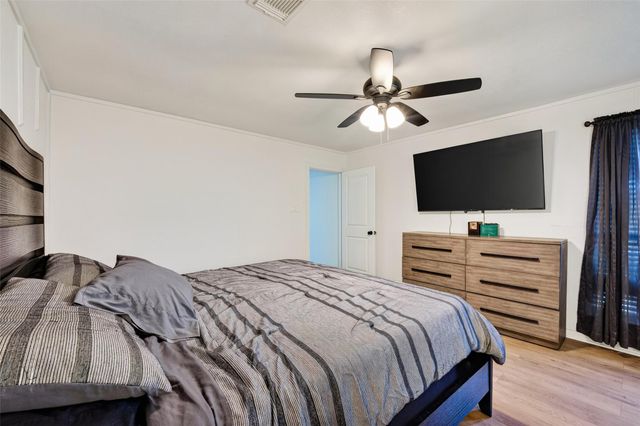 1011 Kensington Drive, Pearland, TX 77584