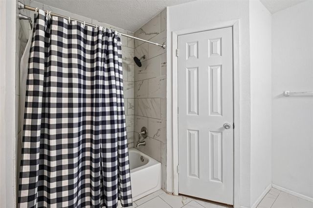 1011 Kensington Drive, Pearland, TX 77584