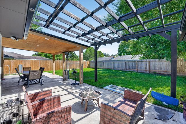 1011 Kensington Drive, Pearland, TX 77584