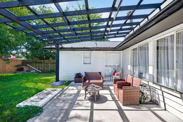 1011 Kensington Drive, Pearland, TX 77584