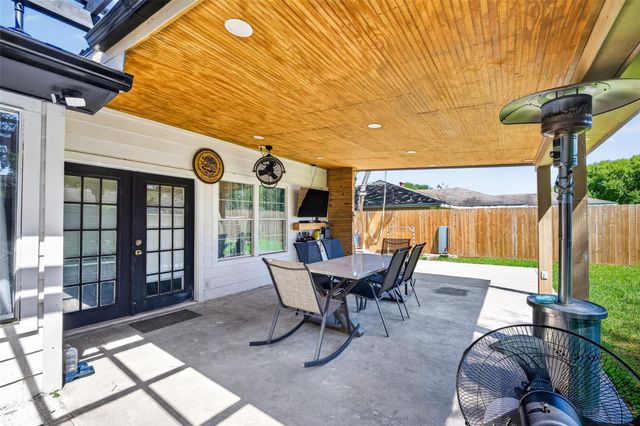 1011 Kensington Drive, Pearland, TX 77584